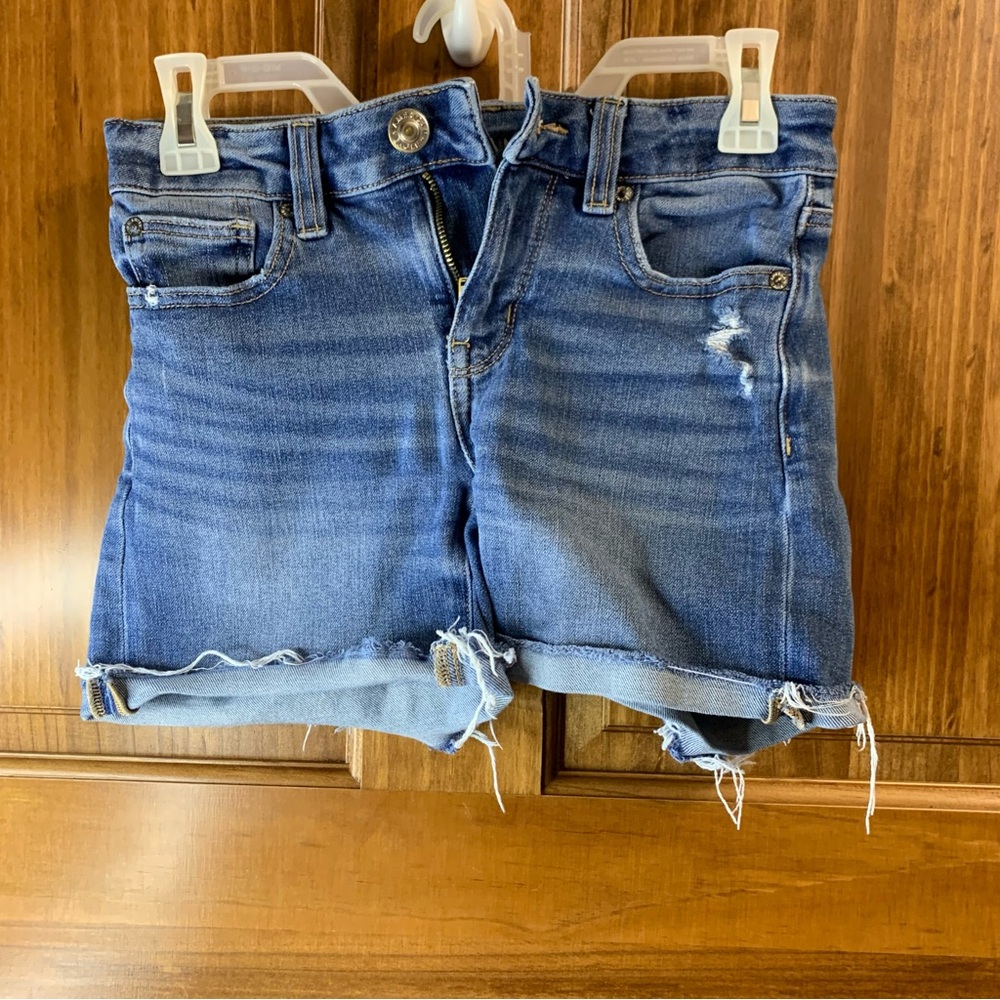 Women’s American Eagle size 0 The Dream Jean MIDI Jean shorts